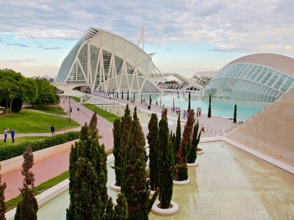 VENTA DEL EDIFICIO HOTELERO PARA TERMINAR LA OBRA EN VALENCIA