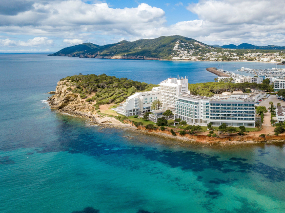 VENTA DEL COMPLEJO HOTELRO EN 1 LINEA DE PLAYA EN IBIZA