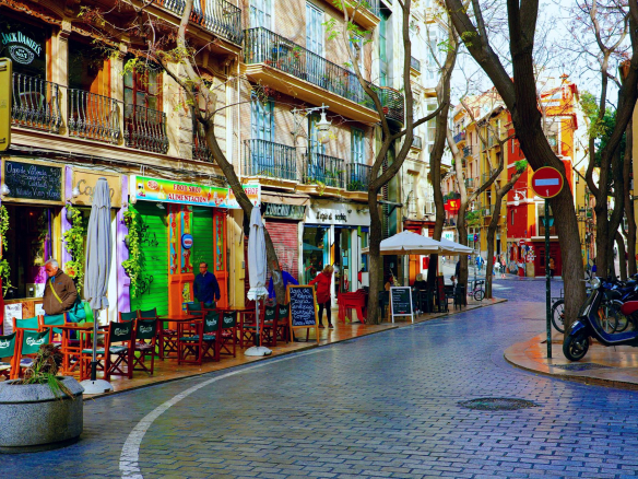 VENTA DEL EDIFICIO CON LICENCIA DE HOTEL EN EL PLENO CENTRO DE VALENCIA
