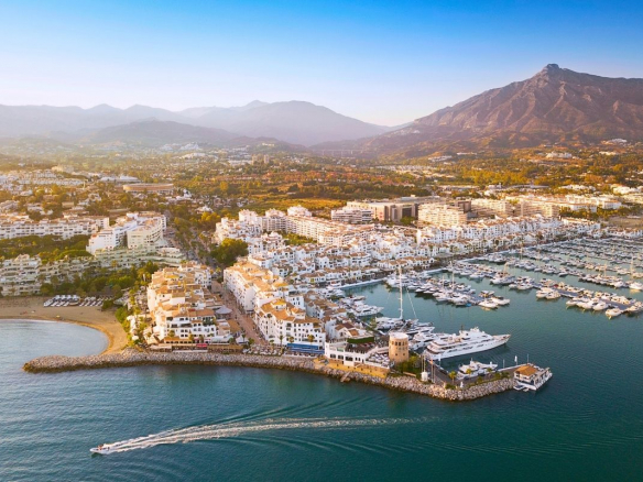 VENTA DE GRAN COMPLEJO HOTELERO CON CLUB DE GOLF DE 4 ESTRELLAS EN MARBELLA