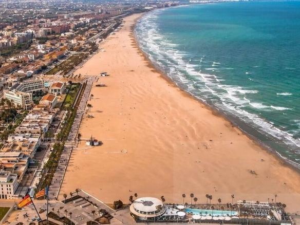 VENTA DEL GRAN COMPLEJO HOTELERO EN FUNCIONAMIENTO EN VALENCIA CAPITAL