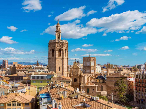 VENTA DEL HOTEL EN MUY BUEN ESTADO EN PLENO CENTRO DE VALENCIA