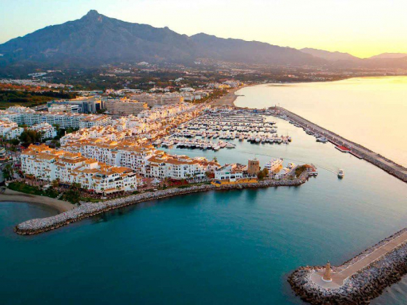 VENTA DEL HOTEL DE GRAN NIVEL CON UN OPERADOR EN EXCLUSIVA ZONA DE MARBELLA