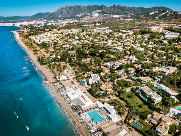 VENTA DEL HOTEL PARA HACER UNA REFROMA O MEJORA EN SEGUNDA LINEA DE PLAYA DE MARBELLA