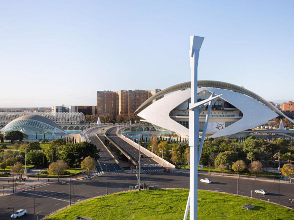 VENTA DEL EDIFICIO HOTELERO AL LADO DEL RIO TURIA EN VALENCIA