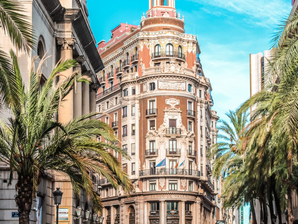 VENTA DEL PALACETE HISTORICO MUY EMBLEMATICO PARA HACER UN BOUTIQUE DE 5 ESTRELLAS EN VALENCIA