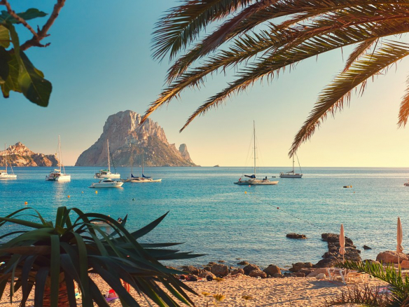 VENTA DE UN GRAN HOTEL EN FUNCIONAMIENTO CON 265 HABITACIONES EN IBIZA