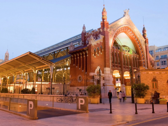 VENTA DEL EDIFICIO PARA HACER HOTEL O APARTAMENTOS TURISTICOS EN VALENCIA
