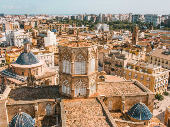 VENTA DEL HOTEL CON INQUILINO PARA INVERTIR EN EL CENTRO DE VALENCIA